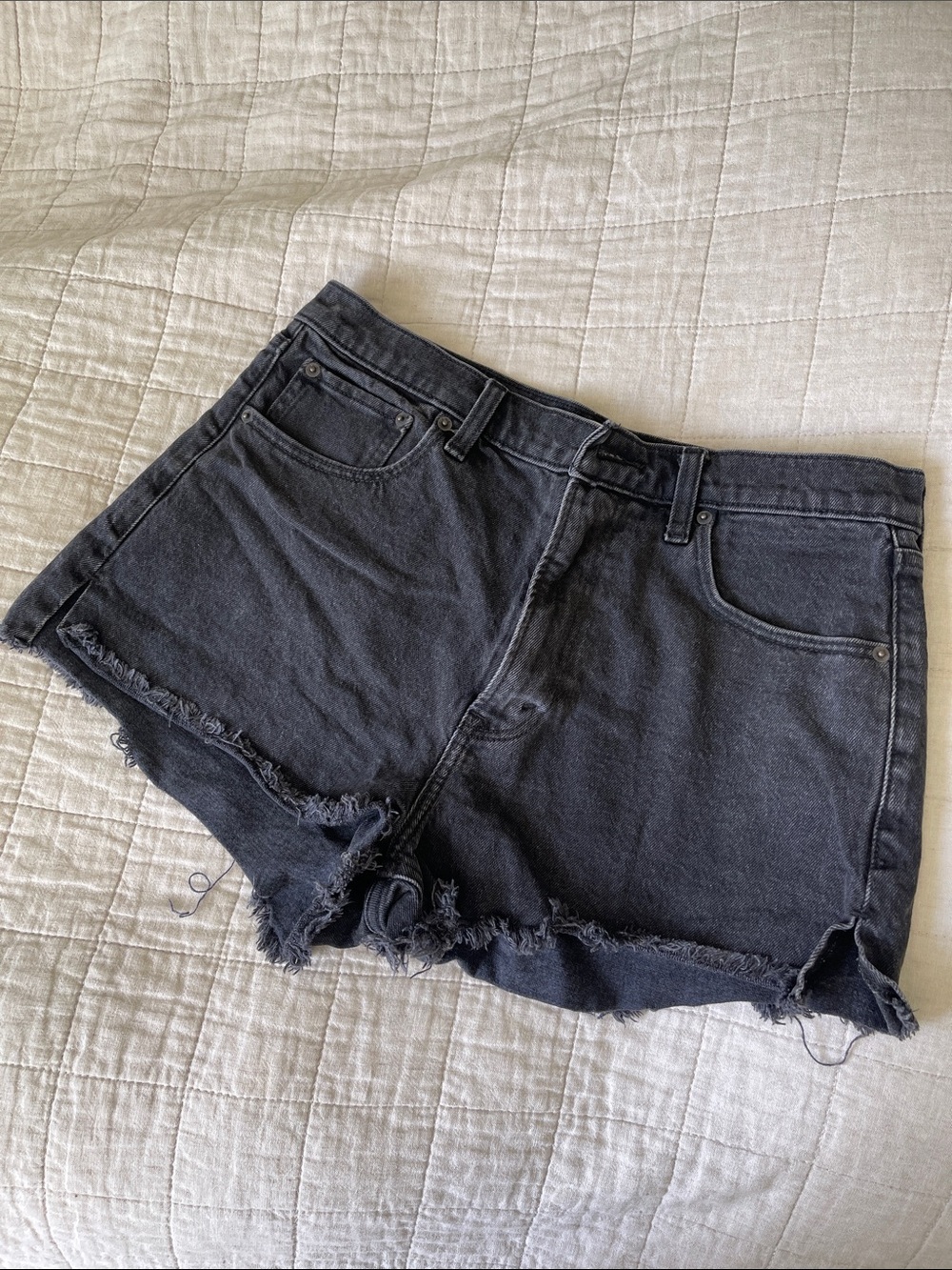 | Abercrombie & Fitch |  The mom short high rise
